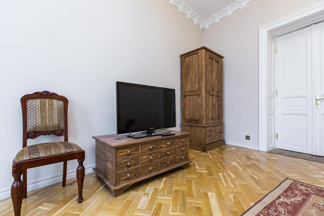 австрійська в центрі на вулиці михальчука 5 Apartament Lwów