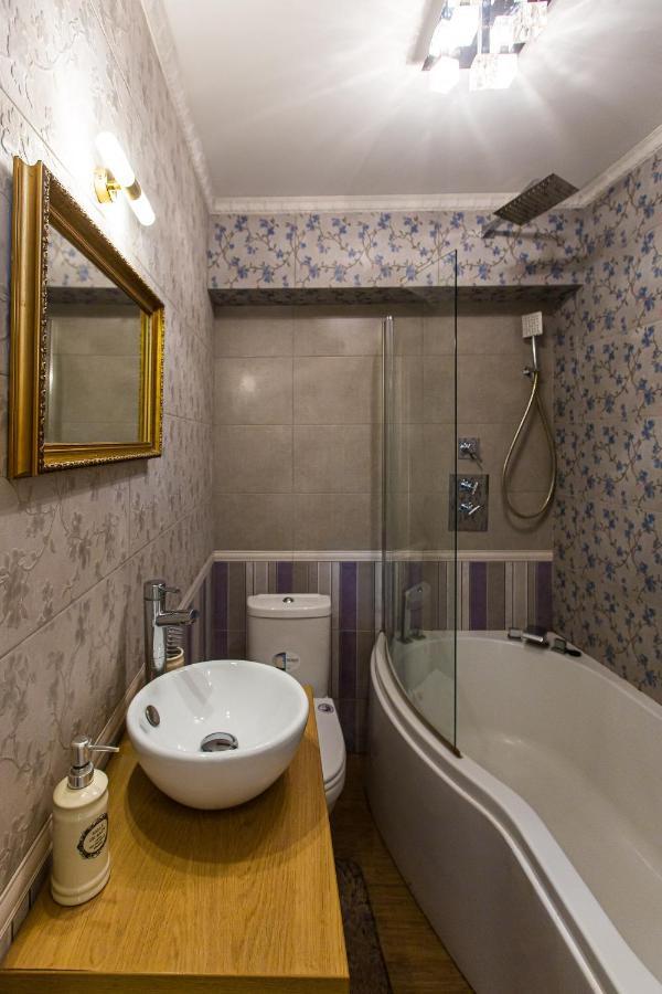 австрійська в центрі на вулиці михальчука 5 * Lviv