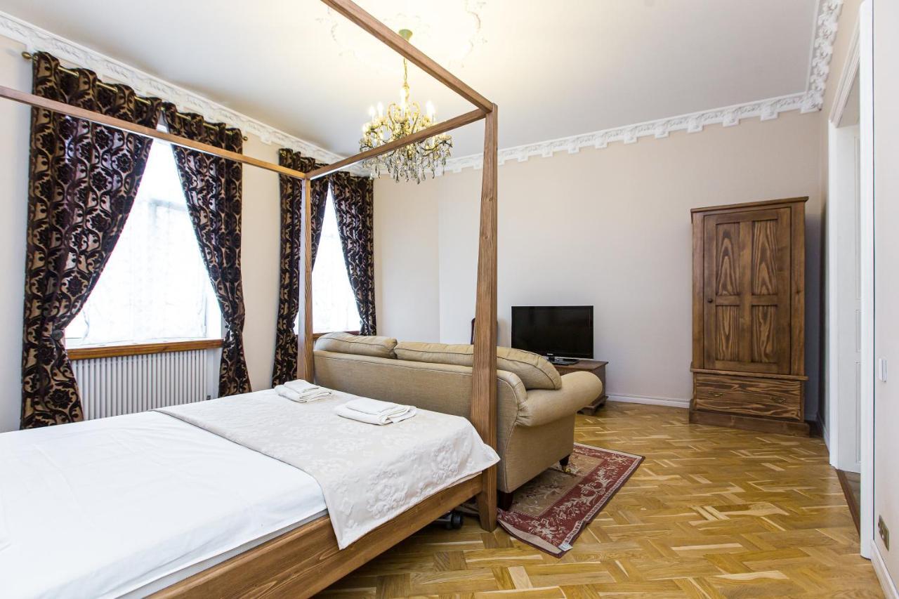 австрійська в центрі на вулиці михальчука 5 * Lviv